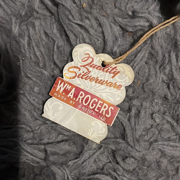 Roger’s silver serving dish with tags - Picture 4 of 5